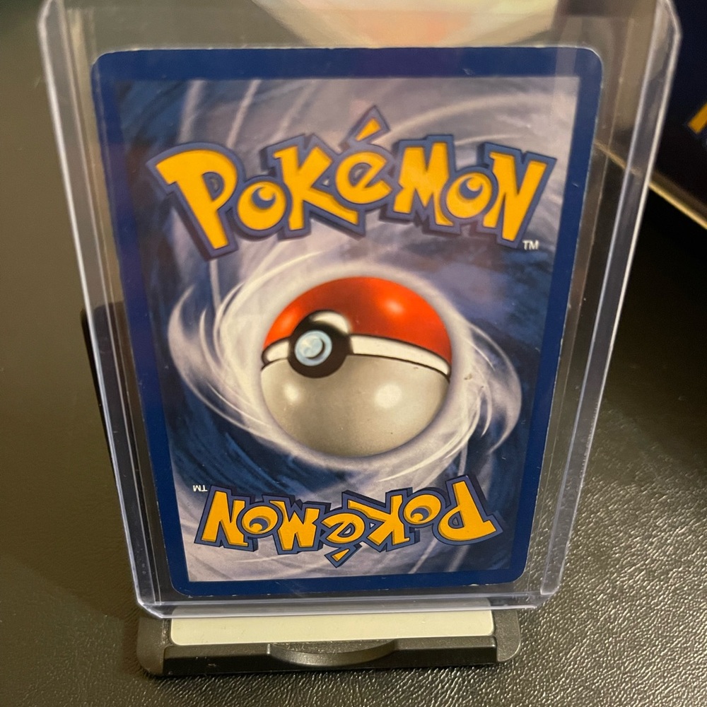Good condition Charizard Base Set 2 - Picture 5 of 5